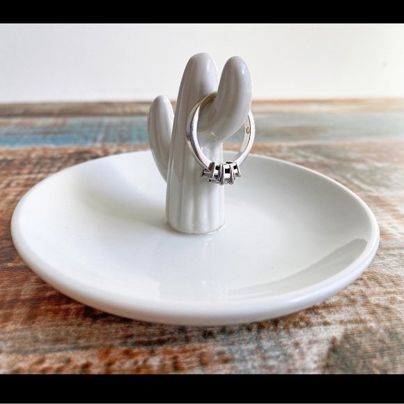 🌼5/$25🌼Cactus 🌵 ceramic ring/jewelery holder - Picture 3 of 4